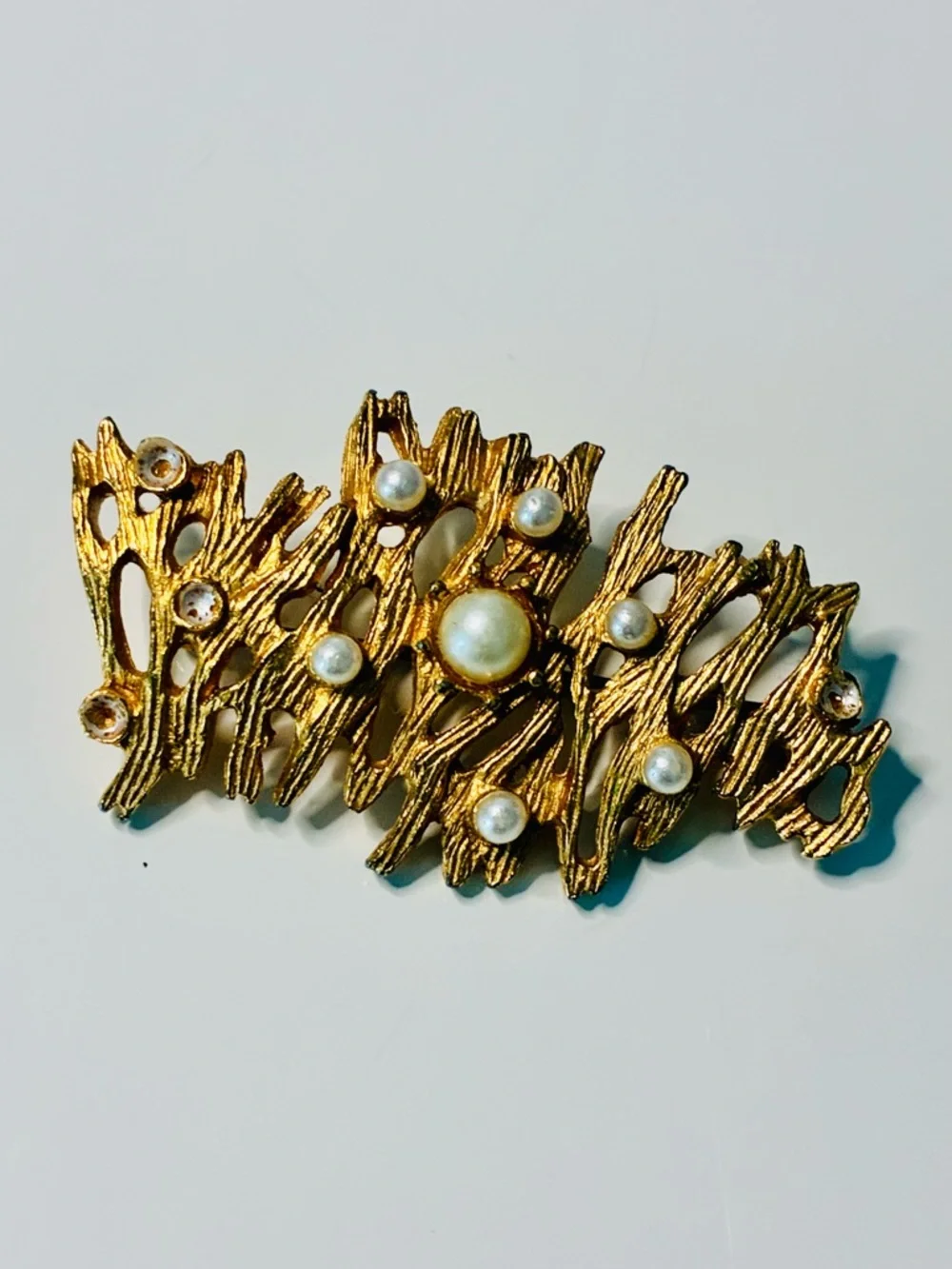 VTG Gold-Tone Pearl Accent Coral Reef Bar Brooch Pre Loved- Women Jewelry
